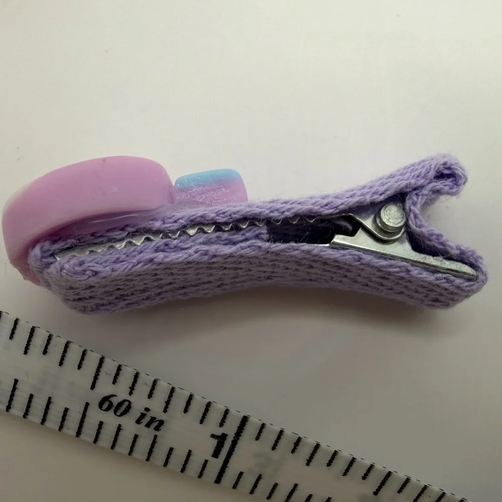 1 jar of small cute hair clips NiP